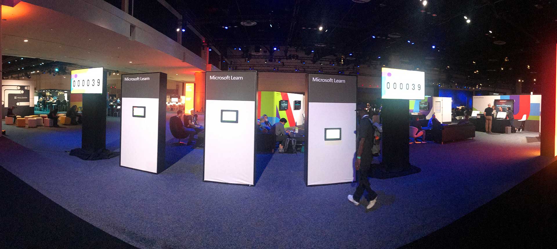 Live Azure learning completion counter — Microsoft Learn booth